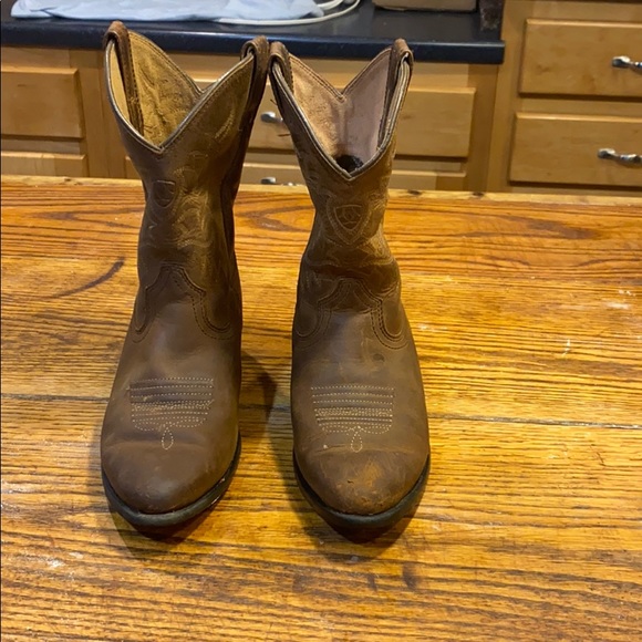 Youth Ariat cowboy boot - Picture 2 of 5